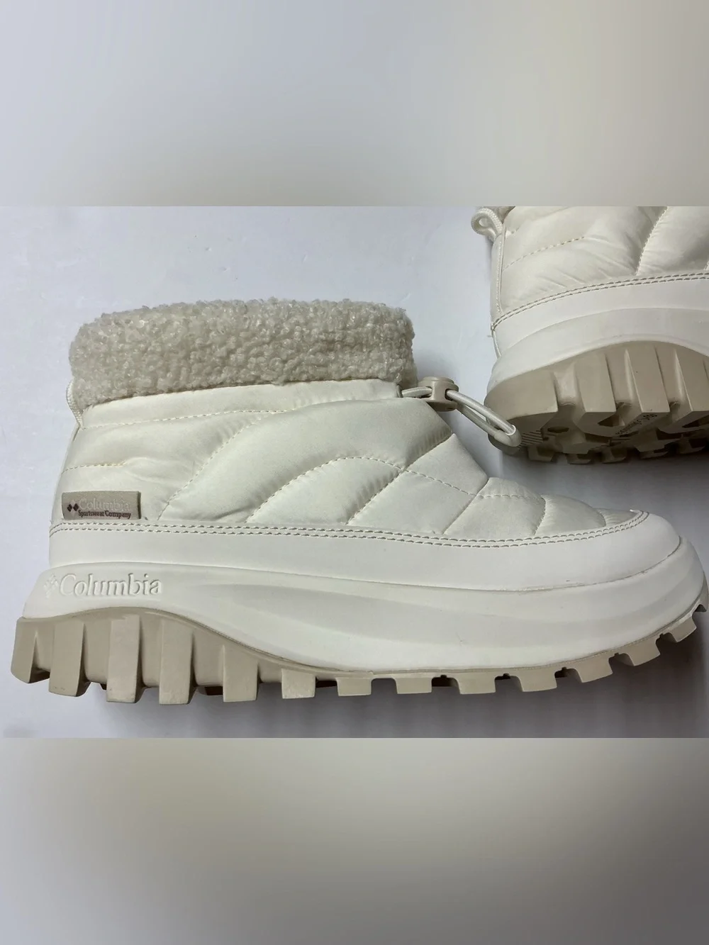 Women's Snowtrot Shorty Boot/ color: Sea Salt, Fig/ size 7.5